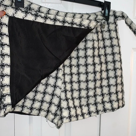 Forever 21 Wrap front skort - Picture 2 of 4